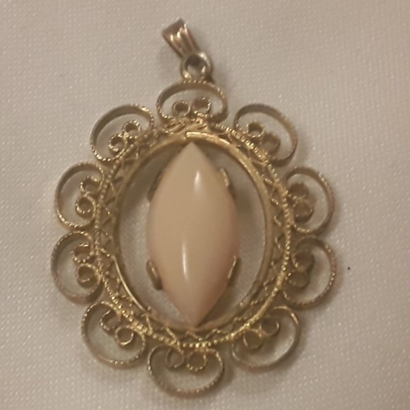 American Vintage Jewelry - SALE FIRM 12K Gold Angle Skin Coral..Pendent 1"
